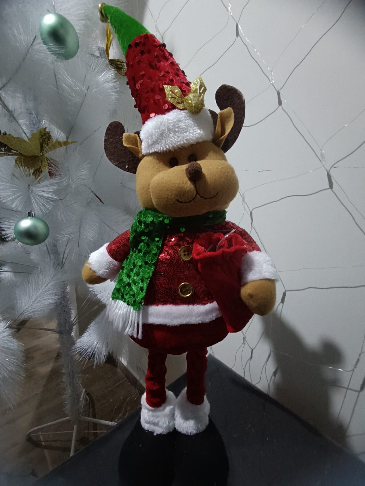 Muñeco Alce Navideño de 50 cm  , precio en tienda S/. 29.00