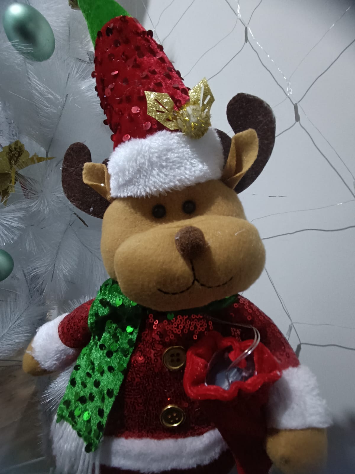 Muñeco Alce Navideño de 50 cm  , precio en tienda S/. 29.00